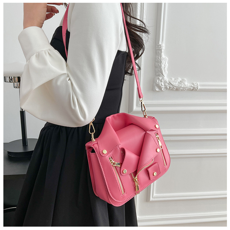 Women's Small Pu Leather Solid Color Basic Square Lock Clasp Crossbody Bag display picture 4