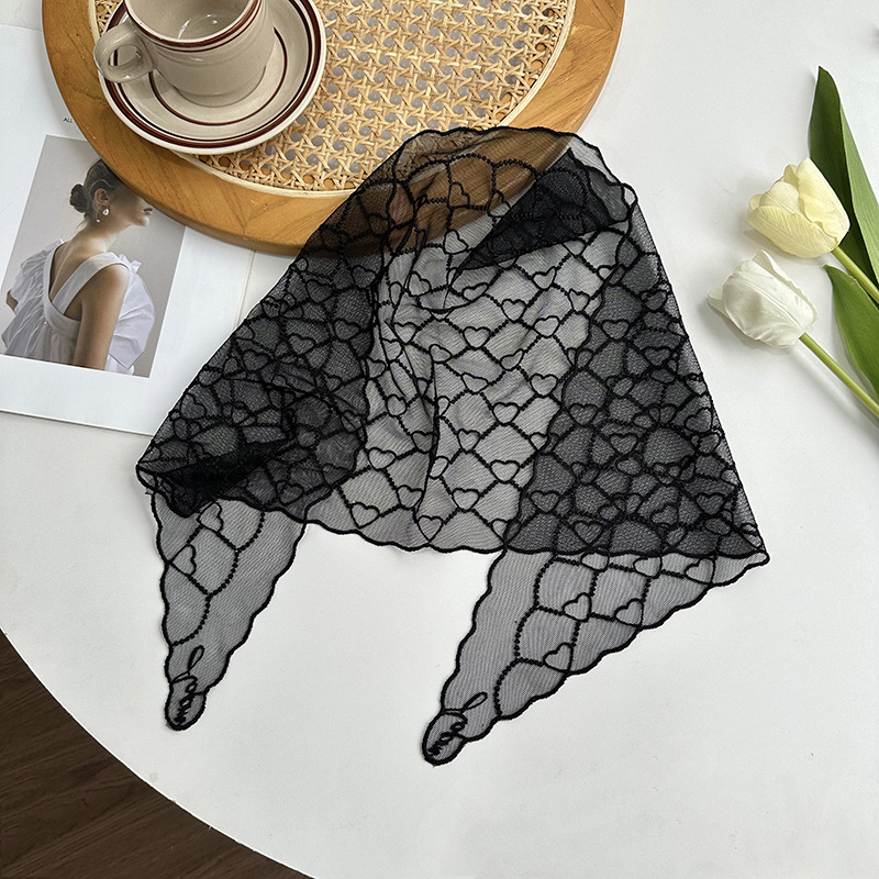 Pañuelo floral de encaje retro de estilo francés para mujer, turbante dulce junto al mar, diadema triangular artística versión coreana de moda.