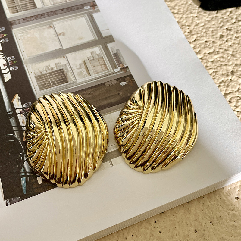 30g Weight Alloy Ear Needle Material Earrings Classification 1 Pair Quantity Daily Occasion Alloy Material Geometric, Heart Shape Pattern Women's Gender Plating Design IG Style, Retro Style 1 Pair IG Style Retro Geometric Heart Shape Plating Alloy Earrings 9