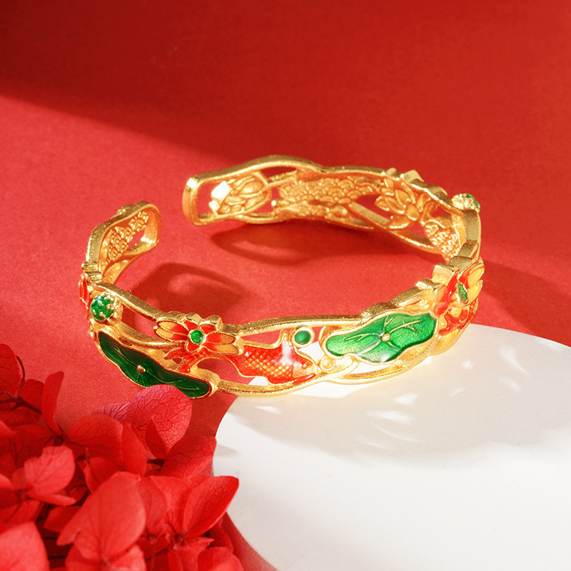 Esmalte Lotus Pond Moonlight pulsera abierta de alto grado de diseño de nicho retro elegante todo fósforo Luz de lujo arena joyería de oro