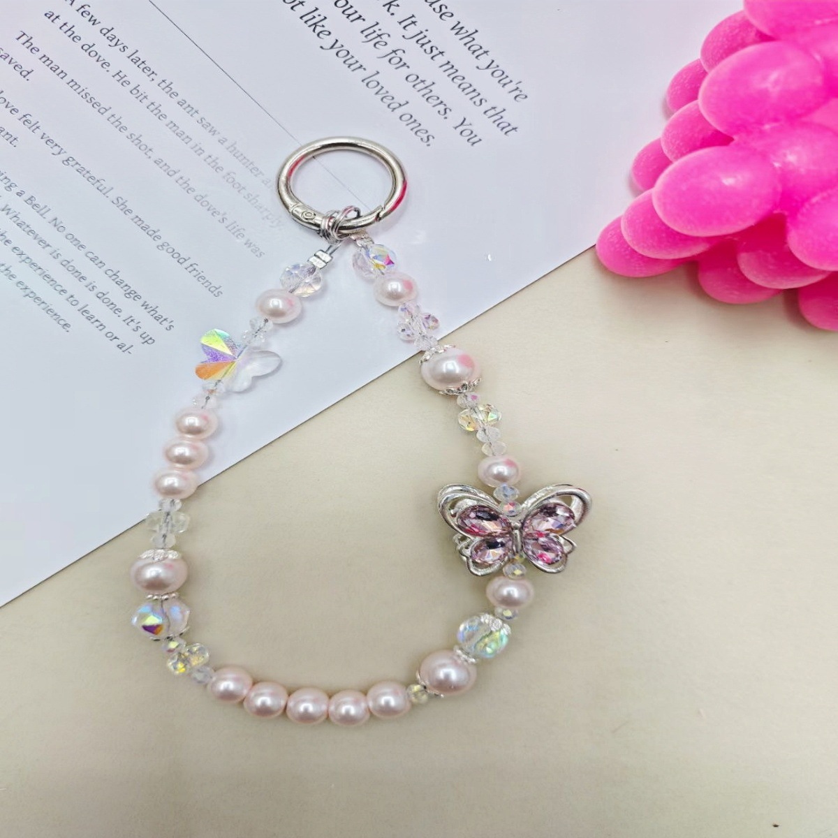 Nueva aleación de mariposa de diamantes de alta calidad, cuentas de colores de cinco estrellas, cadena de teléfono móvil, bolsa de coche, colgante corto, cordón al por mayor