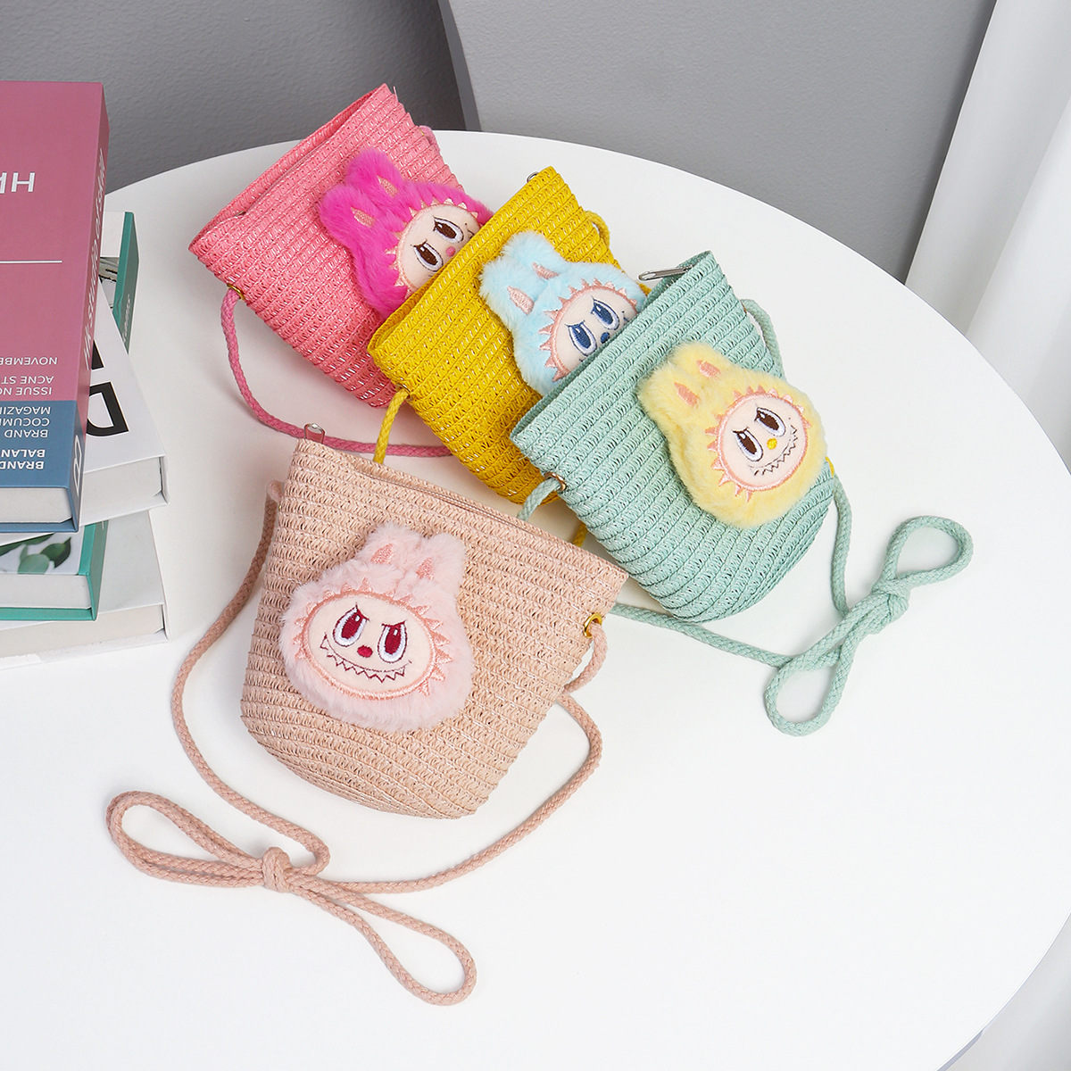 Cartoon adorable mochila de tela de tela de tela infantil hecha a mano creativa tejida de paja transpirable mini niñas mochila de tramo oblicuo