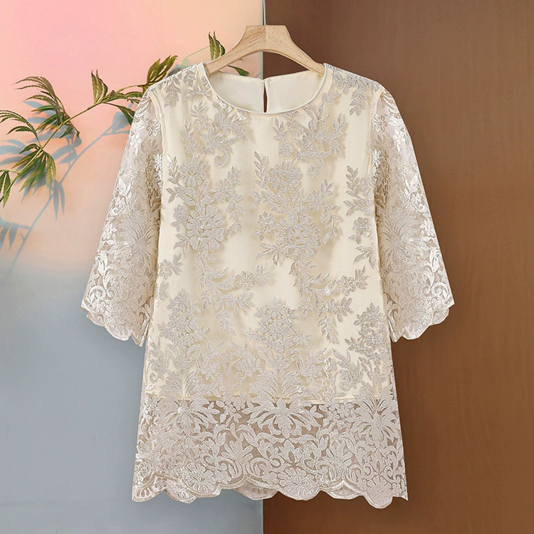 Кружевной топ среднего возраста рубашка с короткими рукавами 2024 весна и лето новая маленькая рубашка дикая мама повседневная леди свободный большой размер