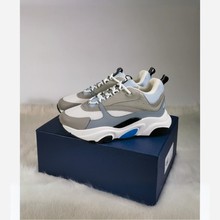 �羳�Wվ2025��D��B22��Ů�����ϵ�Ь�\�����e�r�Џ͹�͸��͎�Ь