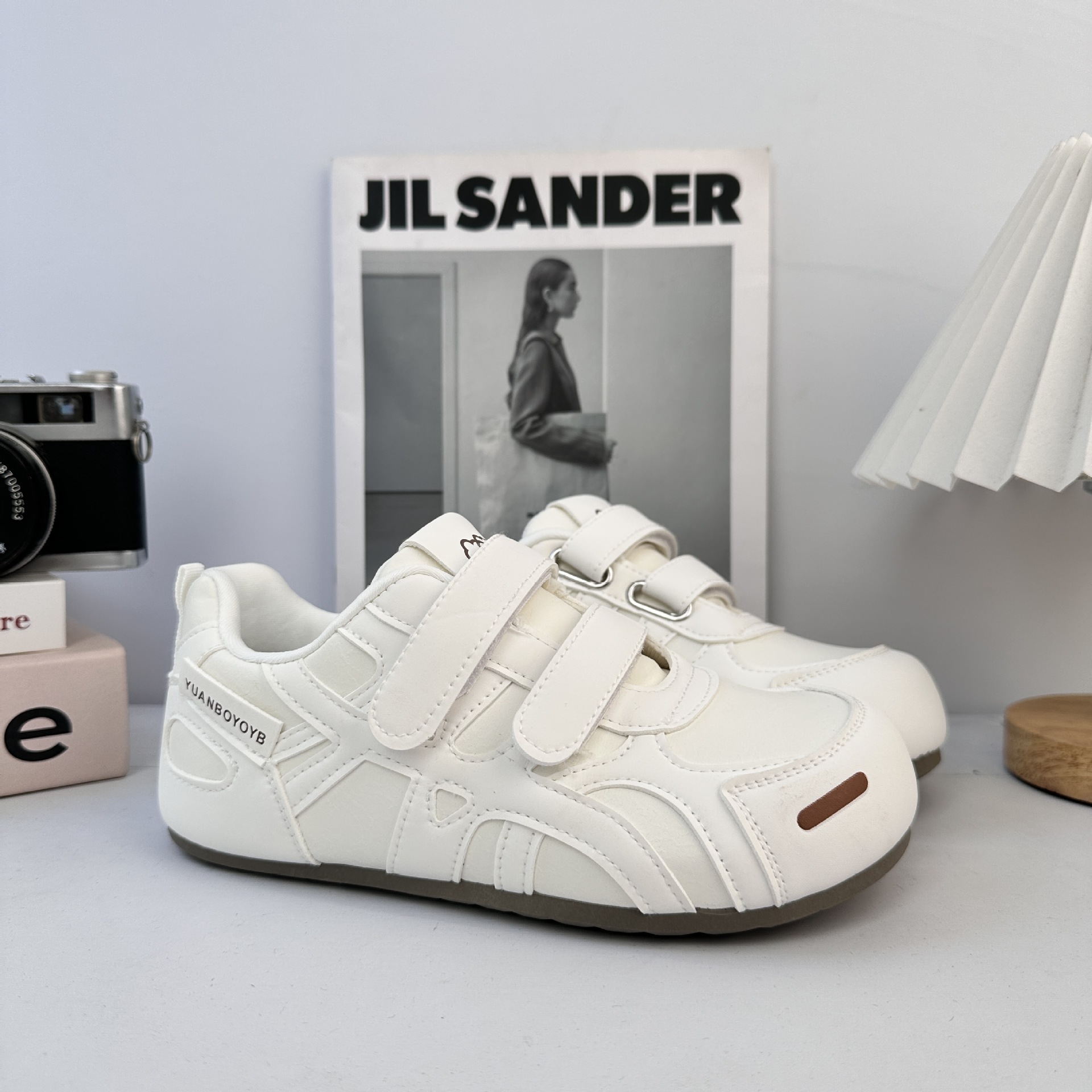 Zapatos blancos de fondo grueso para mujeres 2025 nuevos zapatos casuales de mujer de otoño, zapatos casuales de skate, zapatos casuales universales