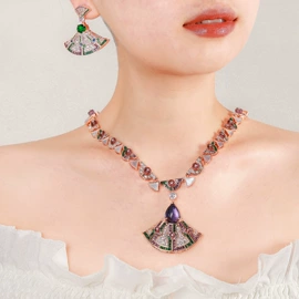 耳钉;耳环;项链