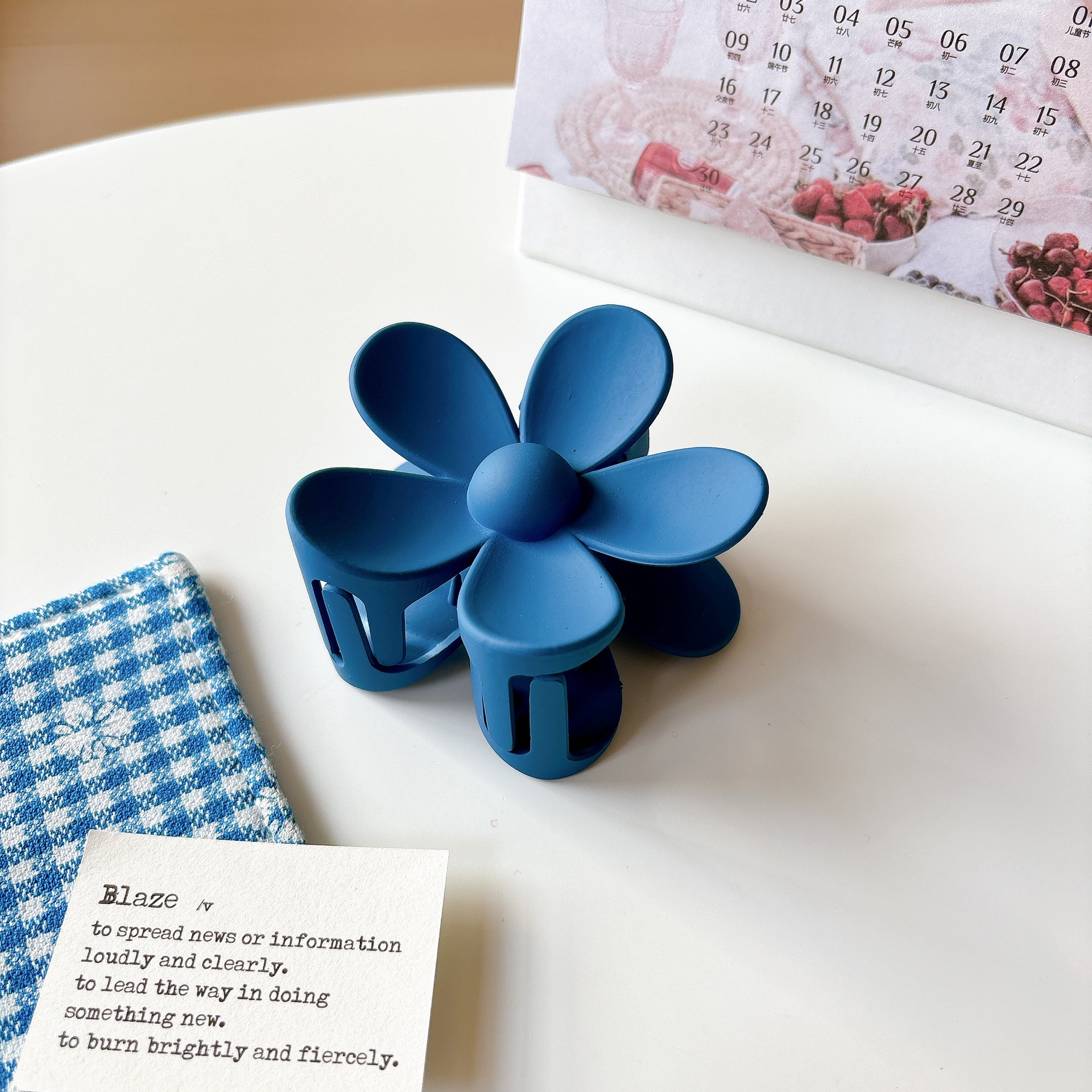 Japonés y coreano accesorios para el cabello hembra Klein azul clip temperamento simple giro horquilla corazón pequeña horquilla placa geométrica horquilla