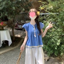 法式蓝色压褶飞飞袖衬衫女夏日波西米亚流苏娃娃小衫别致漂亮上衣
