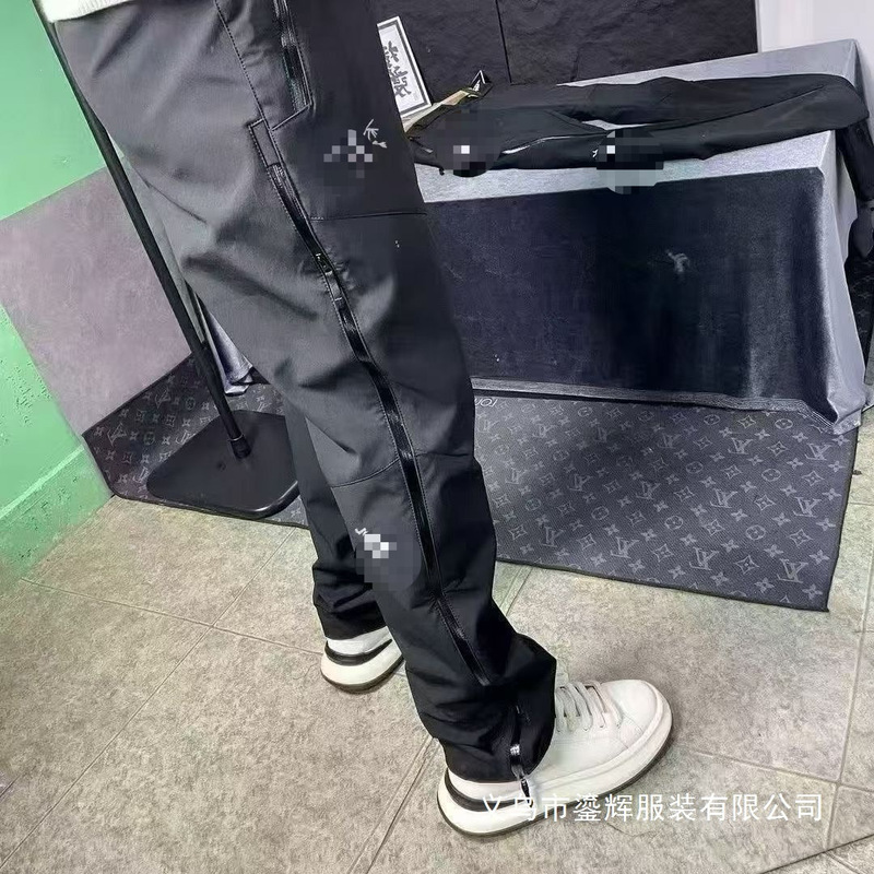New 2026 thickened autumn and winter men's trendy pants, embroidered, versatile, wholesale