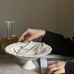 新商品のフランス式宮廷風の浮き彫りの透かし彫りの陶磁器の高足皿のデザートの果物の客間の家庭のトレーの置物の卸売り