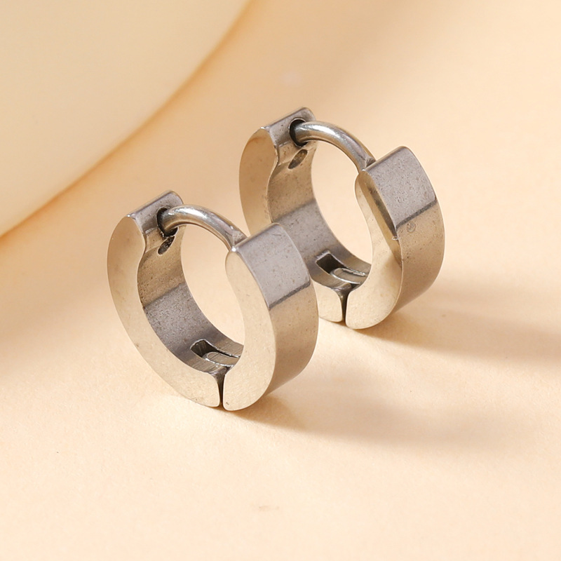 Fábrica directa pendientes de acero inoxidable personalidad de moda masculina y femenina creativa pernos redondos simple joyería pernos de oreja universal