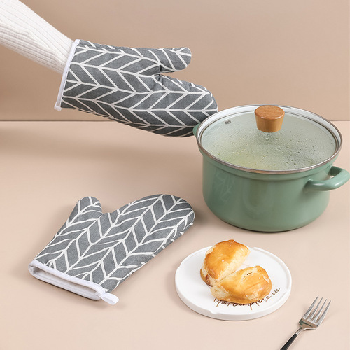 Home anti-scald gloves, kitchen high-temperature resistant microwave oven gloves, oven baking heat-insulating gloves, thick cotton fabric gloves
