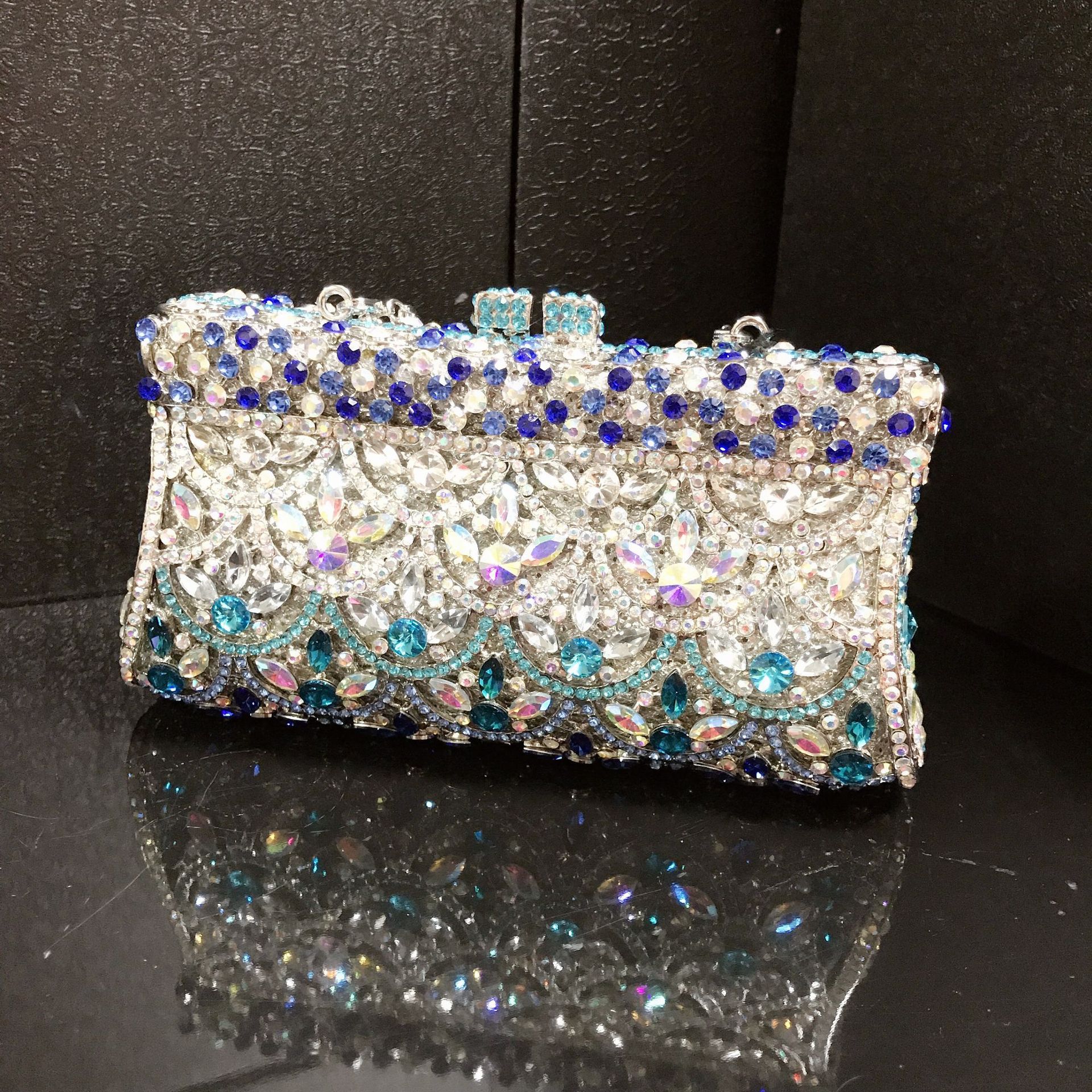 Seleccione estrictamente BL134 bolso de mano hueco con diamantes bolso de cena de escamas de pescado azul azul bolso de diamante de porcelana nueva bolsa de banquete de mujer bolsa cesta de plata