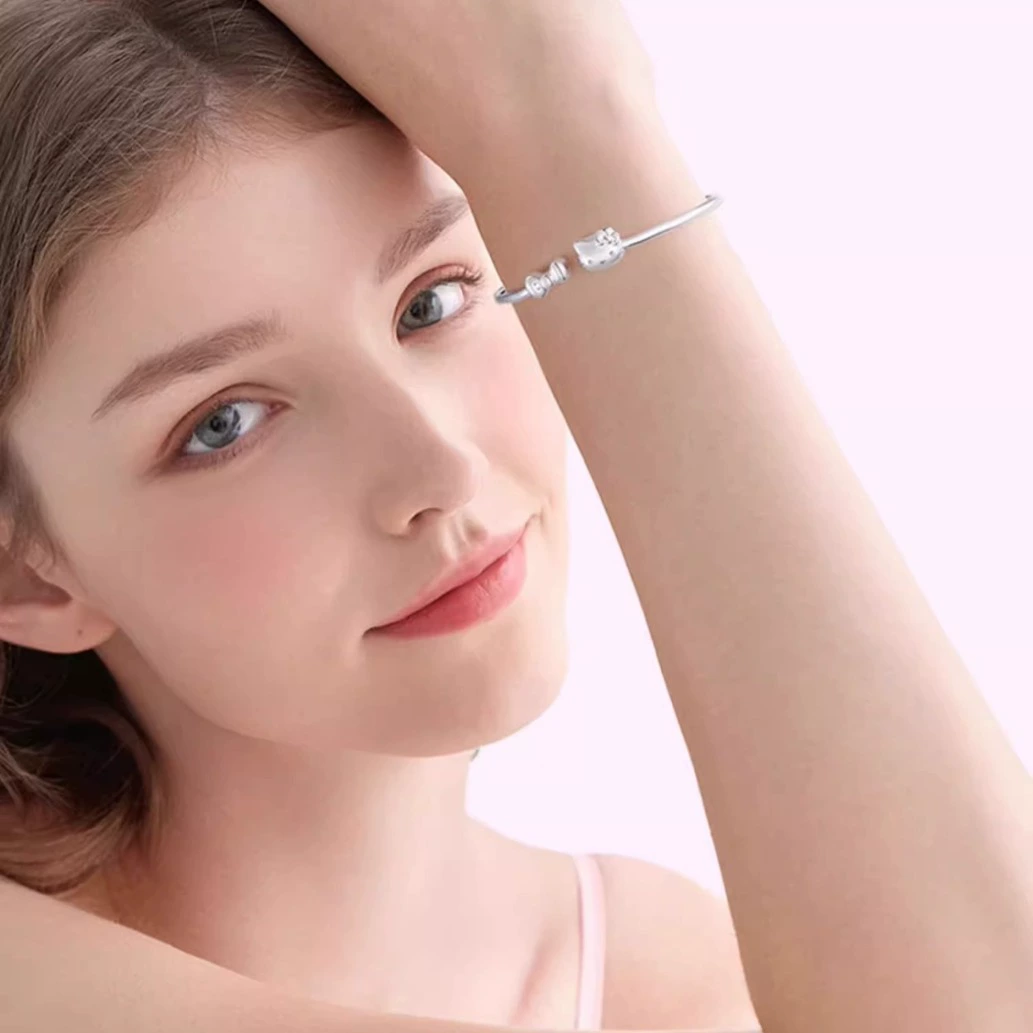 Golden silver bracelet with bow, light luxury style