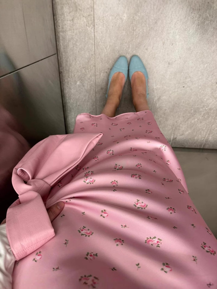 Chân váy dài cạp cao in hoa họa tiết phối màu, chất lưới co giãn nhẹ, form chữ A — Màu hồng (Mẫu số: BSQ0030), Trắng (Mẫu số: BSQ0030)