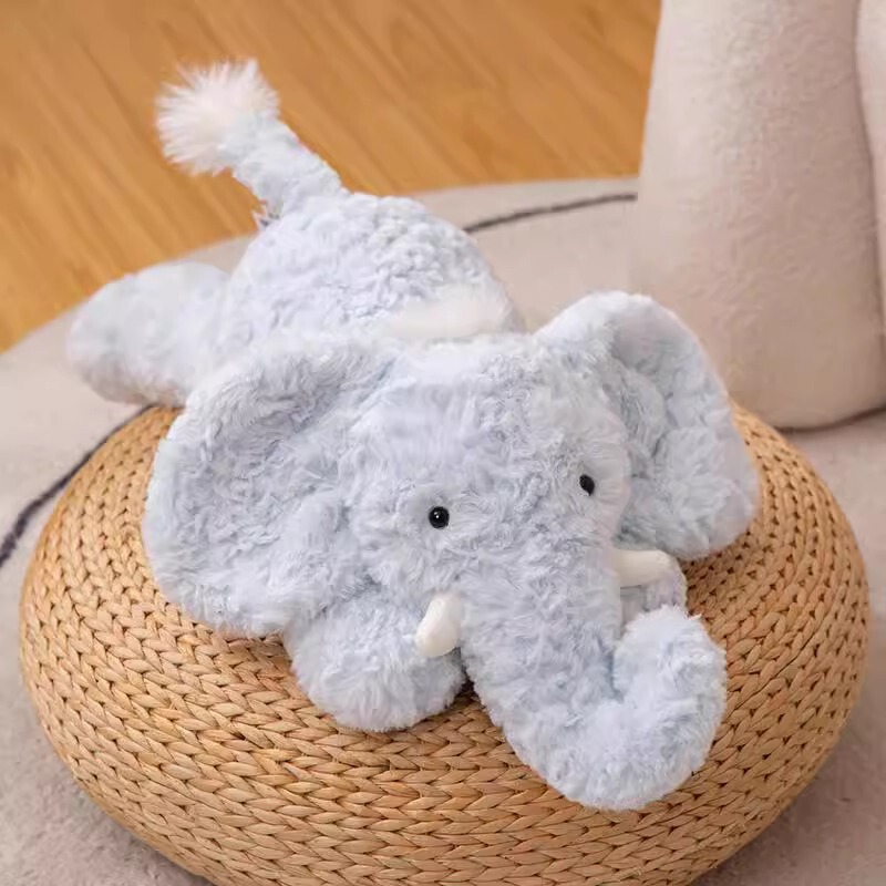 正規版のかわいいうつ伏せ姿のヒグマのウサギのぬいぐるみのぬいぐるみのぬいぐるみのアヒルのソファーの置物の子供は枕を抱いてかわいいです。|undefined