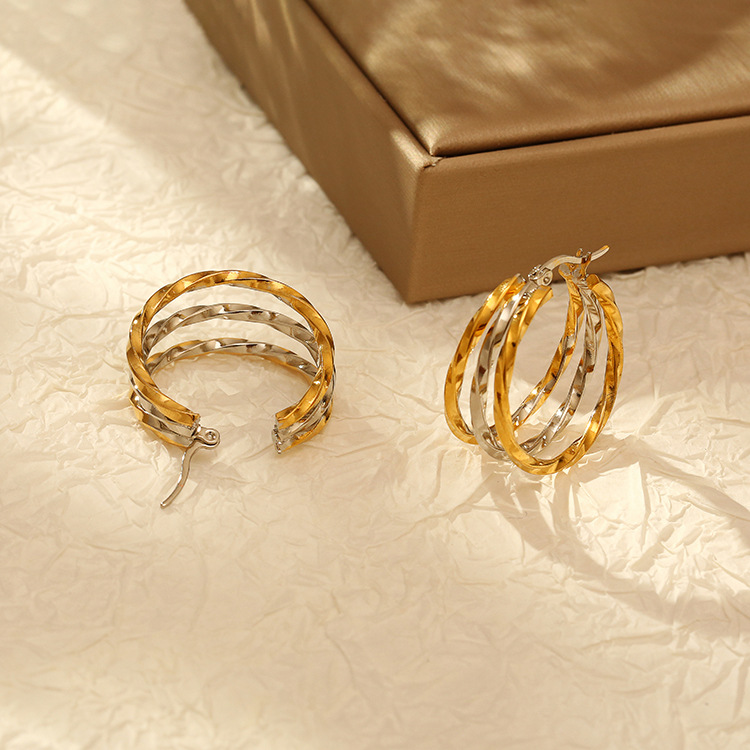 Pendientes de acero inoxidable degradado multicapa de costura circular de torsión de moda europea y americana Pendientes de todo fósforo de tendencia para mujer al por mayor