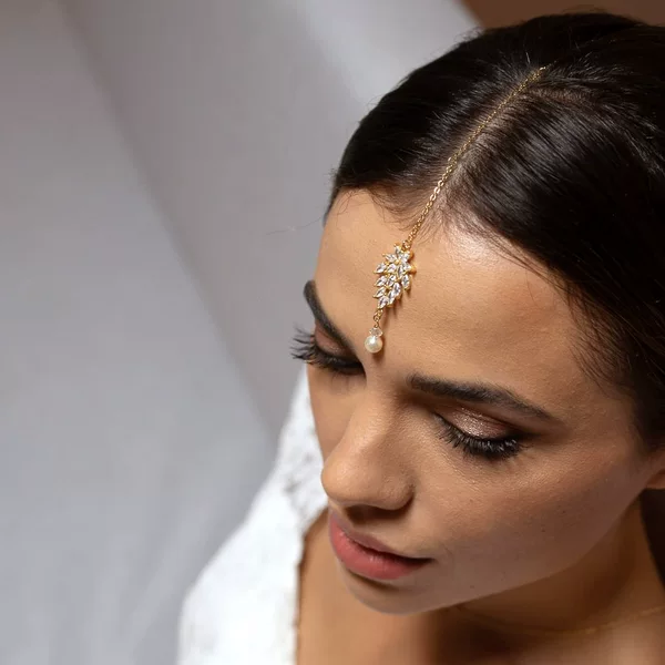 AliExpress New Bridal Pearl Hair chain European and American exotic zircon headdress eyebrow pendant Hair chain
