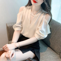 女性のための白い V ネックサテンシフォンシャツ夏の新しいスタイルのハイエンド気質オフショルダートップファッショナブルな西洋スタイルのシャツ