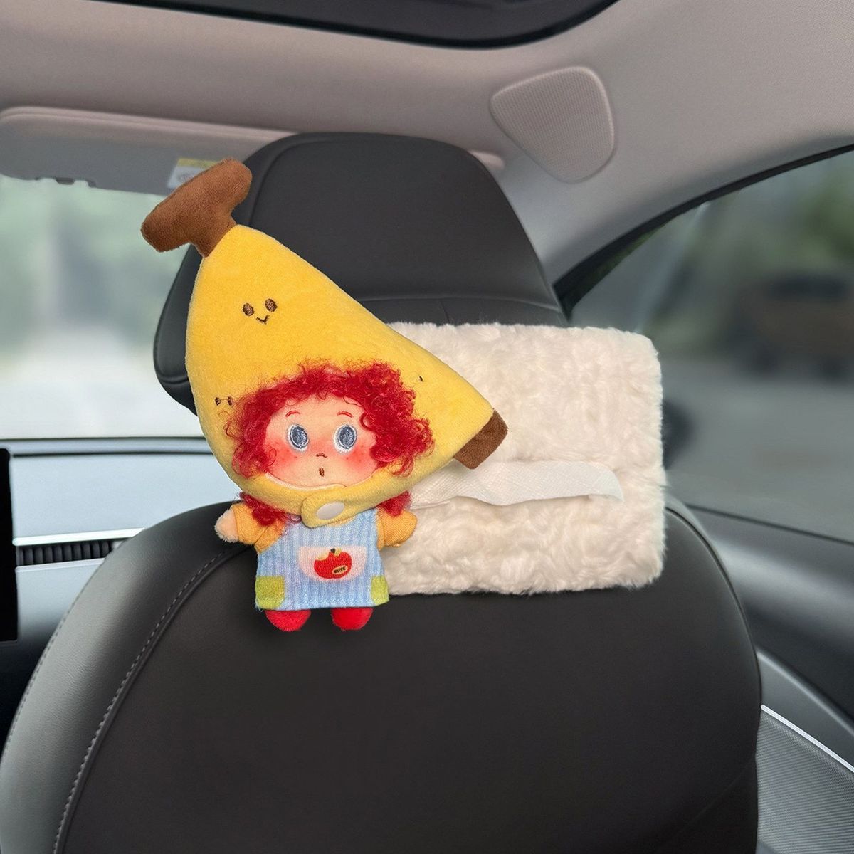 Curly hair, small freckles, car tissue box, 2026 new model, hanging tissue box for car rear headrest, stylish and elegant design for women