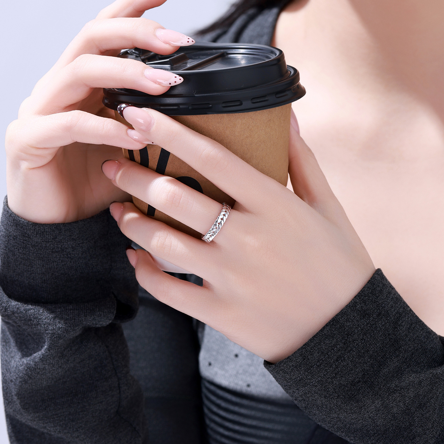 Xuping simple nicho de alta sensación de anillo de orejas de trigo coreano ins de aleación de bronce chapado en blanco joyería de pareja anillo