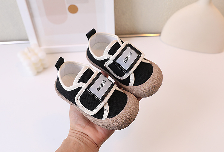 Koreansk barncanvas 2023 vår och höst nya pojkar Casual Baotou flickor mjuk sula Anti-halk babyskor_voghion.com