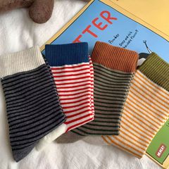 Fall-inspired warm-toned socks for women: Color-blocked, Japanese-style retro casual mid-calf designs—versatile, trendy, and perfect for students!