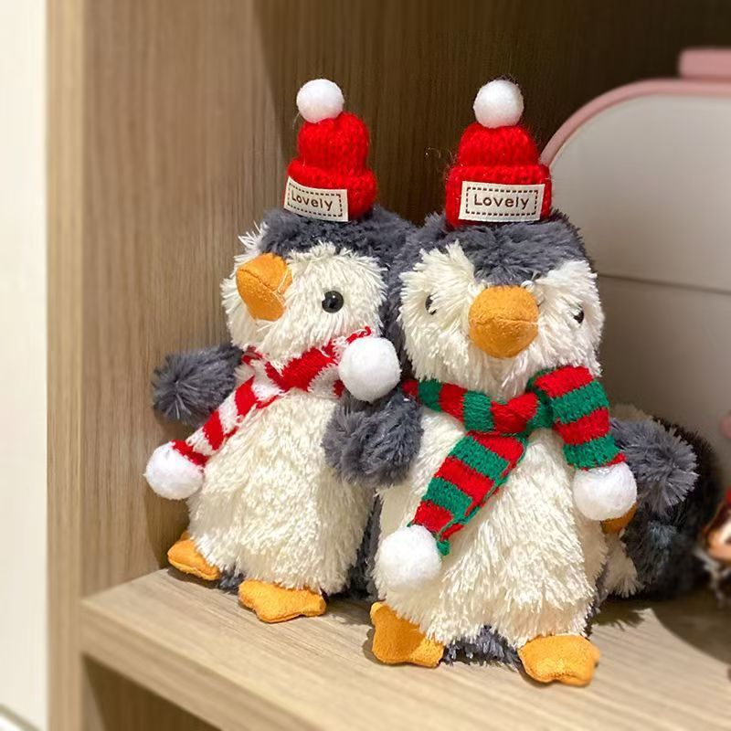 Atmosfera ~ sombrero rojo bufandas rojas drag maní pingüino colgante de peluche mochila colgante llavero