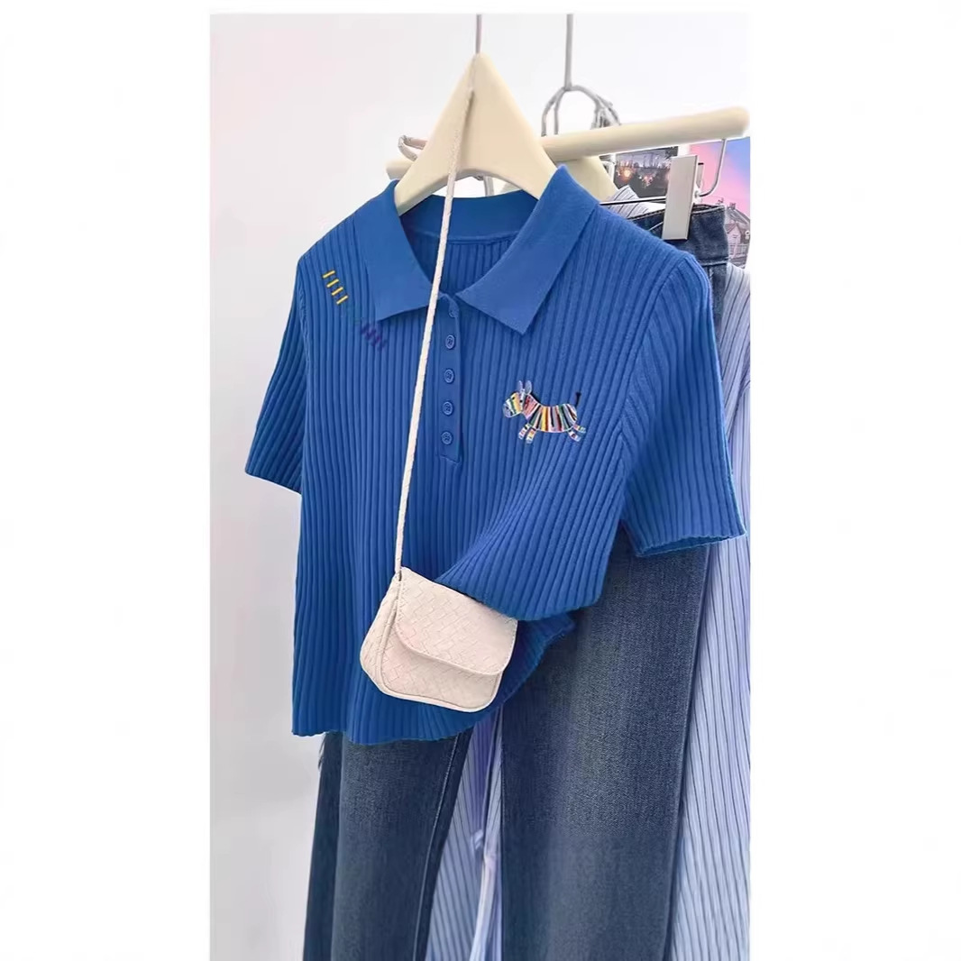 Áo thun polo nữ tay ngắn cổ bẻ họa tiết cầu vồng ngựa con — Màu xanh da trời chi tiết 2