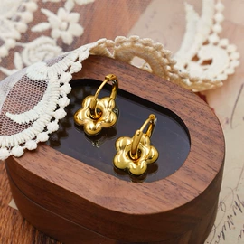 项链;耳环;戒指