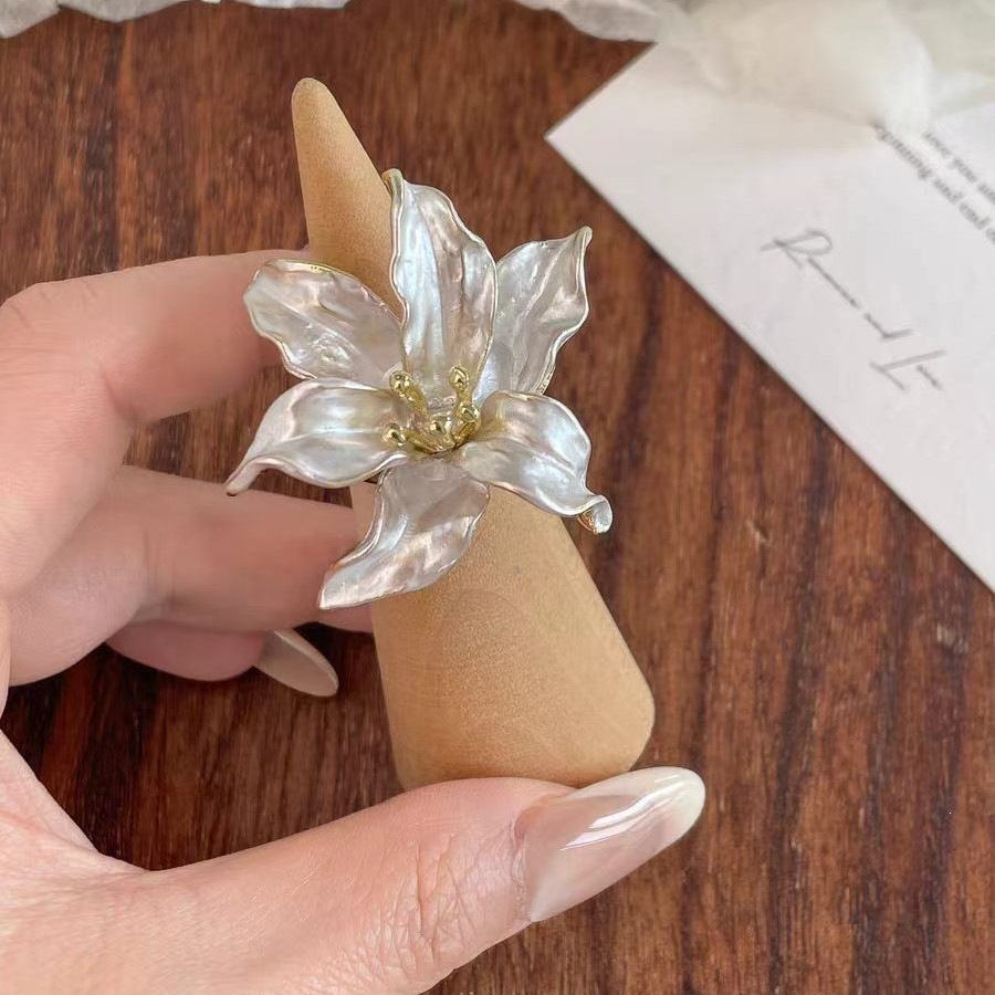 Vintage Tulip Flower Ring with a Unique and Exaggerated Design, Featuring a High-End Chanel-Inspired Style, Exquisite Open-Ended Ring for Women