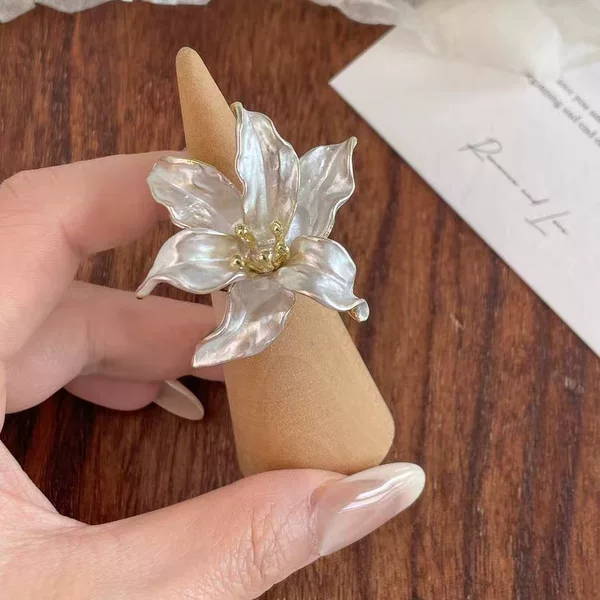 Vintage Tulip Flower Ring with a Unique and Exaggerated Design, Featuring a High-End Chanel-Inspired Style, Exquisite Open-Ended Ring for Women