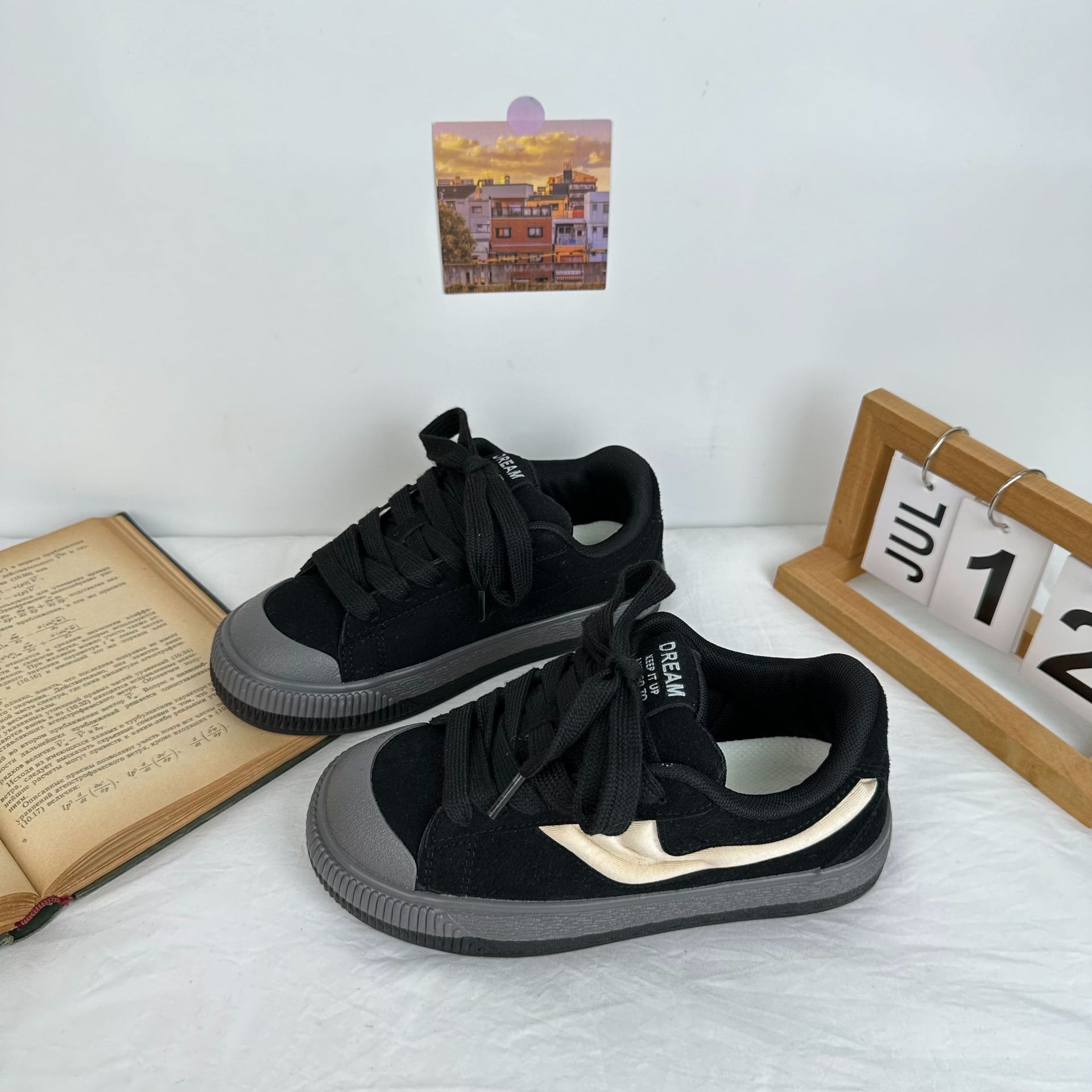 Yuanbo 2025 primavera nuevos zapatos de tabla bajos estilo coreano salvaje estilo universitario zapatos de lona casuales estilo Hong Kong zapatos de mujer image 4