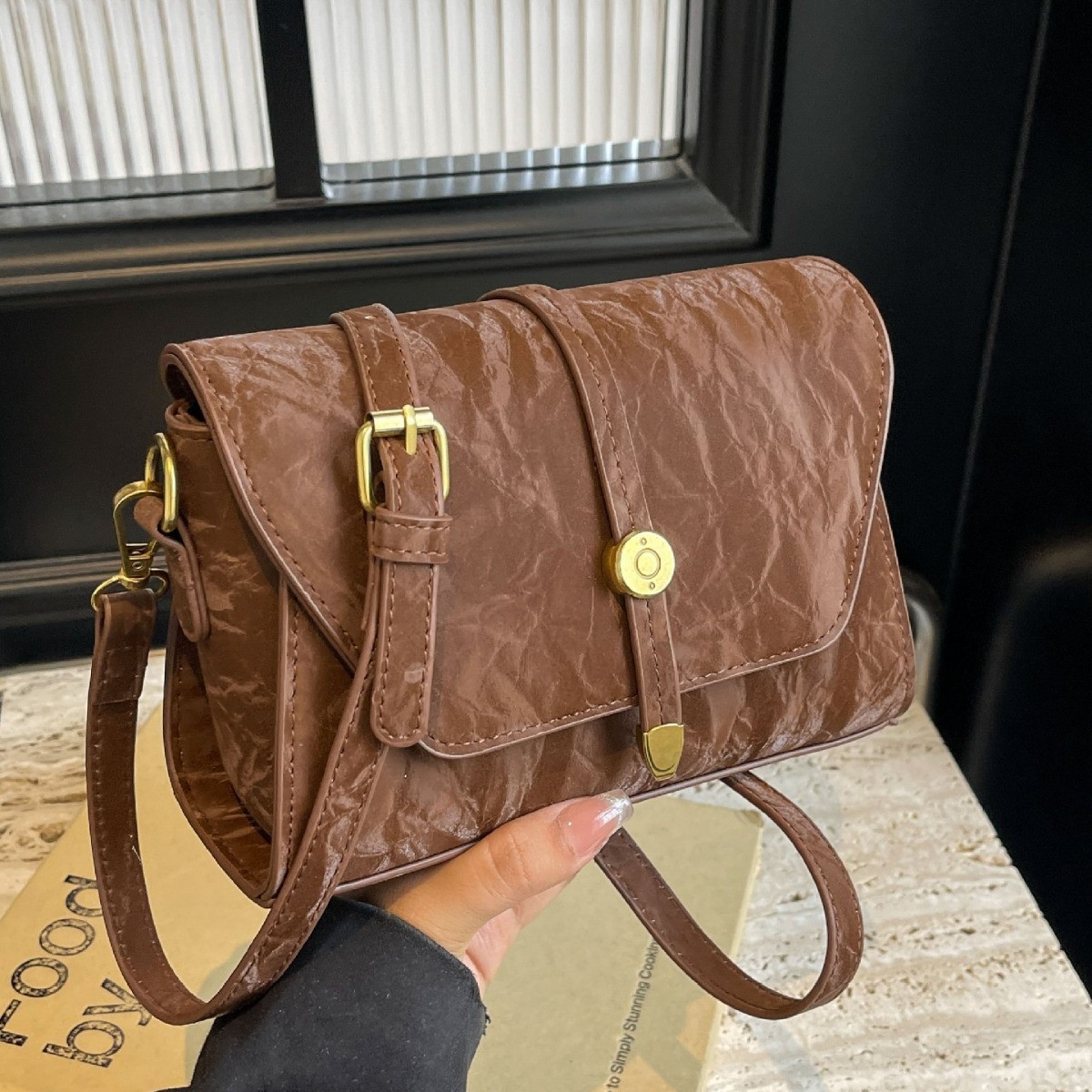 Retro small universal shoulder bag for leisure