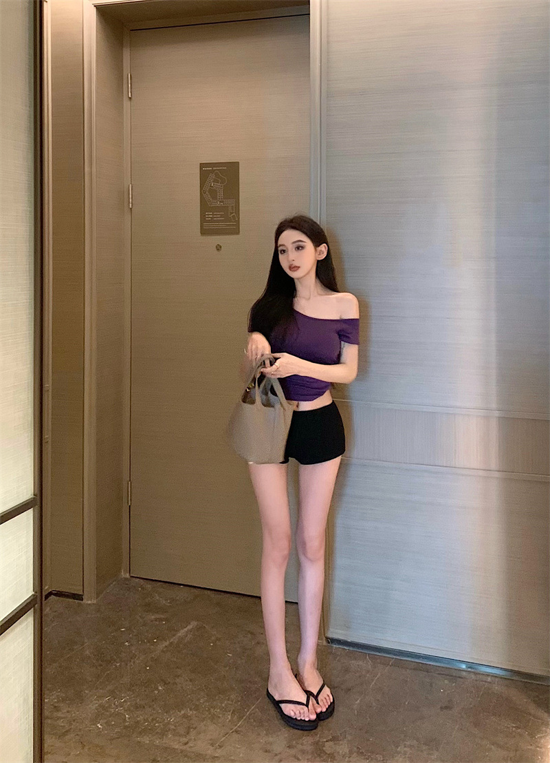 复制_性感辣妹斜领露肩短袖T恤女夏季不规则修身.jpg