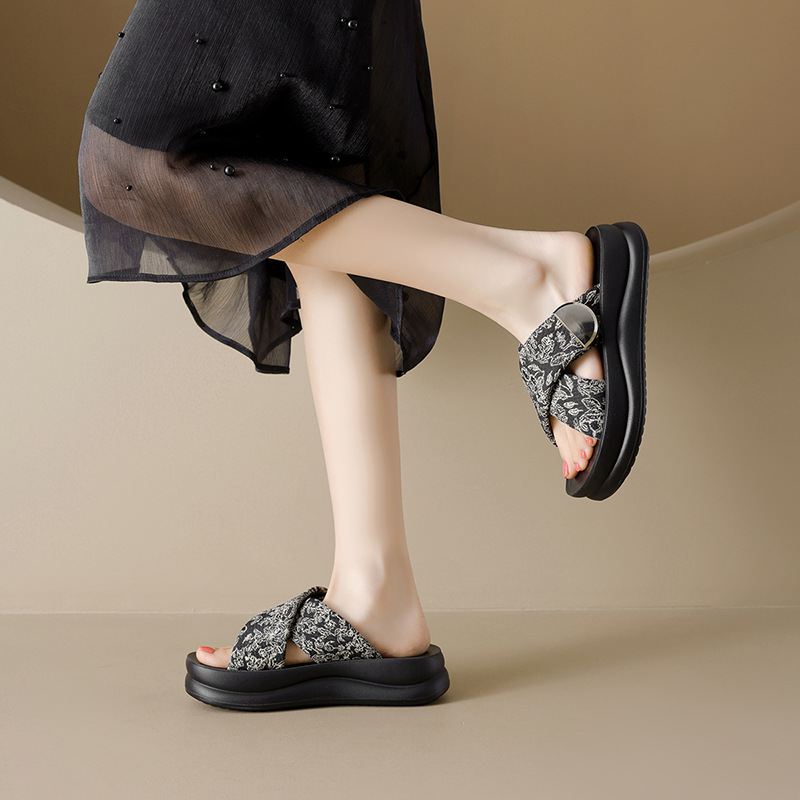 Augu Shi Dengxin nuevo chinas zapatillas de fondo grueso para mujeres de verano 2026 nuevo casero zapatillas de mierda frías