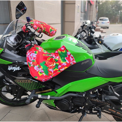 Winter Northeast Large Floral Motorcycle Gloves, Anti-Slip, Cold-Proof, Fleece-Lined, Thickened for Motorbikes and Tricycles