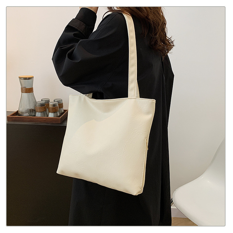 Retro large-capacity tote bag for women, 2024 new style fashionable portable commuting bag for going out, single-shoulder bag for students' classes undefined