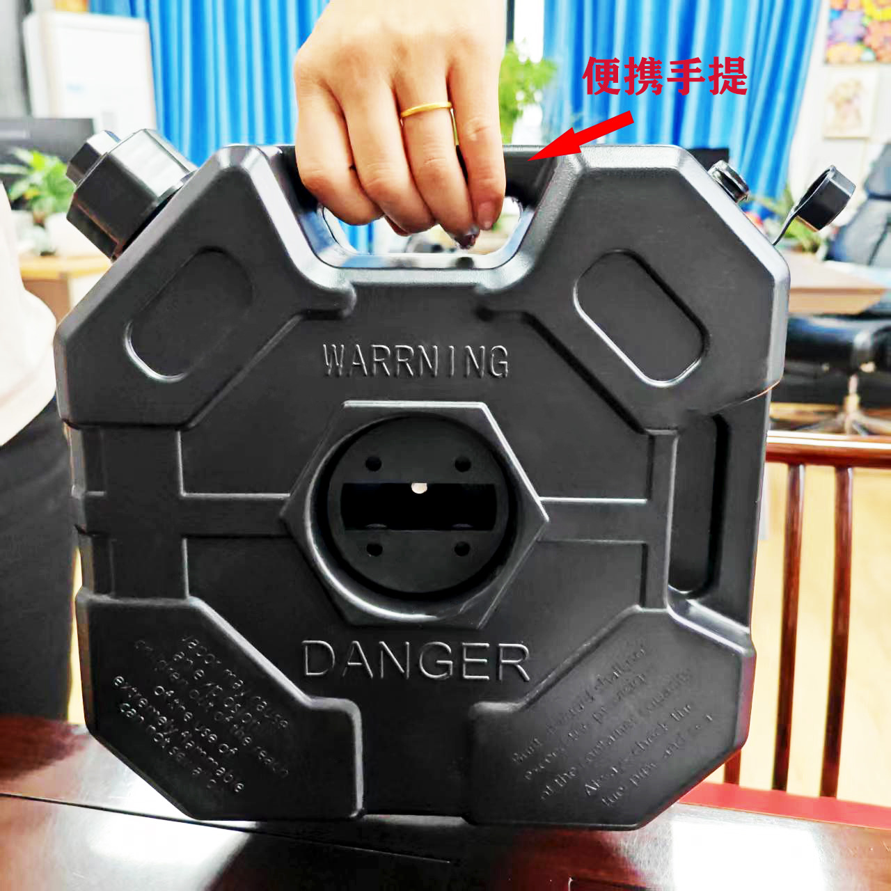 Portable Plastic Thickeneded Explosion-Proof Gasoline 5L Oil Barrel Car Motorcycle Spare Fuel Tank Off-Road Self-Driving Equipment Modification