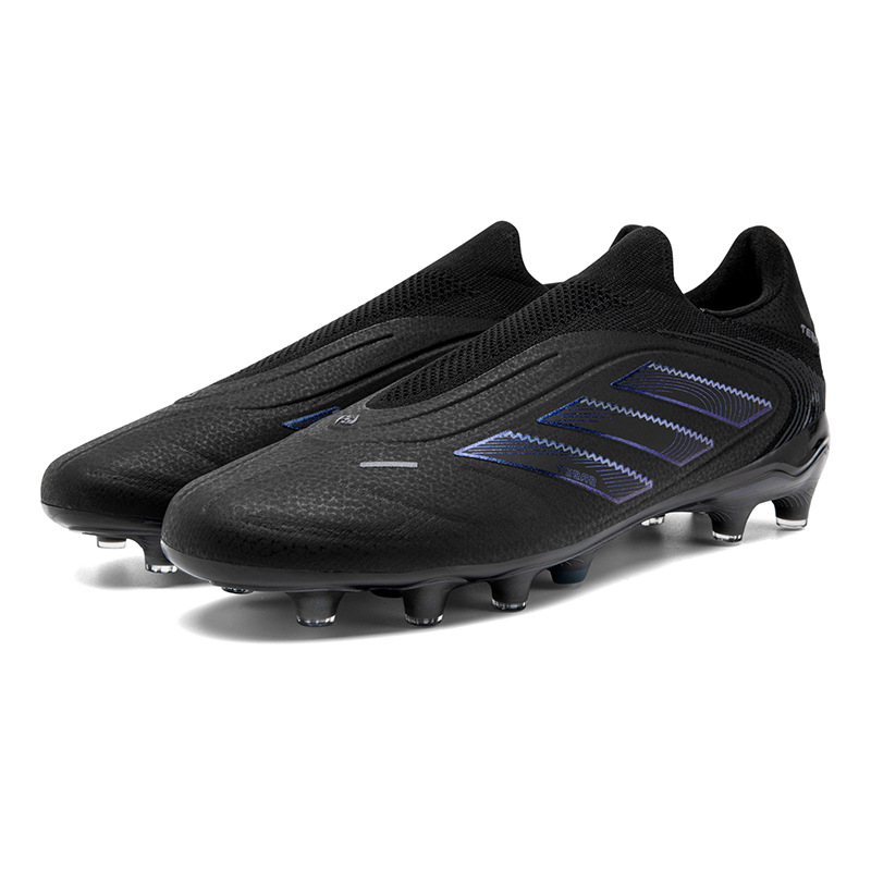 Nuevos zapatos de fútbol de moda transfronterizos para hombres y mujeres con clavos largos para jóvenes antideslizantes sin correa de fábrica directa