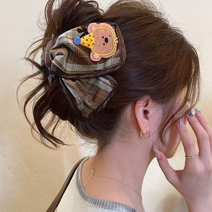 女性用フレンチサテン三角グリッパー2025新しいハイエンド後頭部シャーククリップ気質多用途ヘアアクセサリー