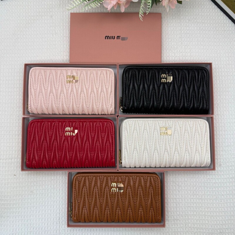 New Miu In-Stock Pleated Women's Long Wallet with Zipper, Fashionable European and American Style Clutch, Large Capacity, Multi-Card Slots