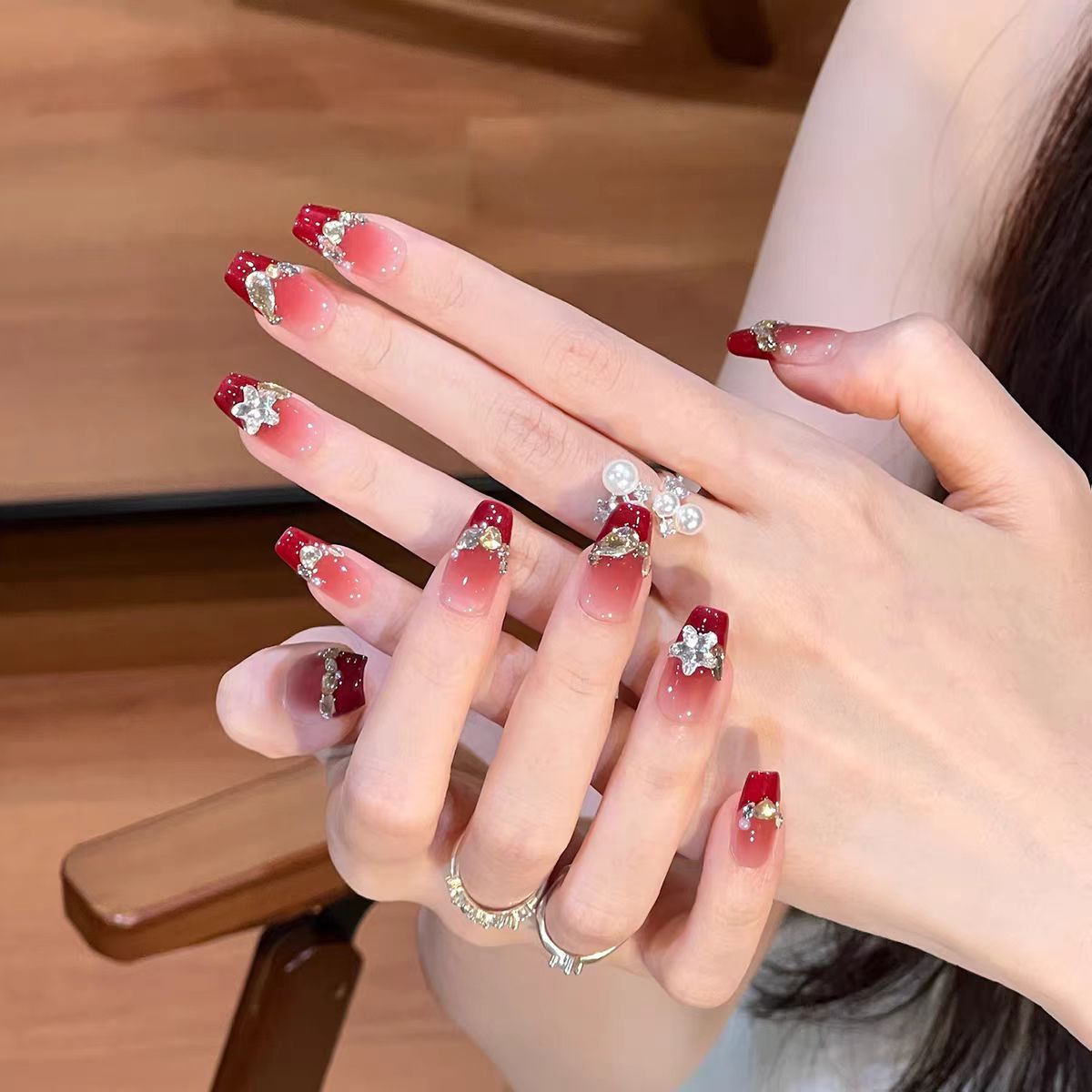 10片分码新年富家千金气质浆果红复古法式显白爆闪美甲穿戴甲成品