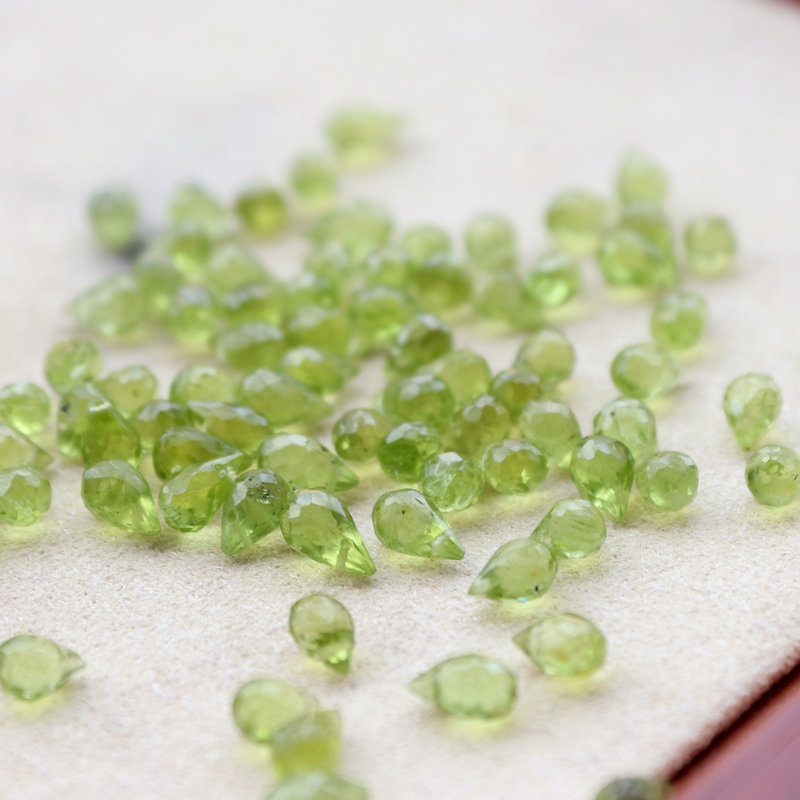 Natural Olivine Diamond Cut Surface Small Water Drop Beads Wholesale Handmade DIY Summer Mori Earrings Bracelet Material Natural Olivine Diamond Cut Surface Small Water Drop Beads Wholesale Handmade DIY Summer Mori Earrings Bracelet Material