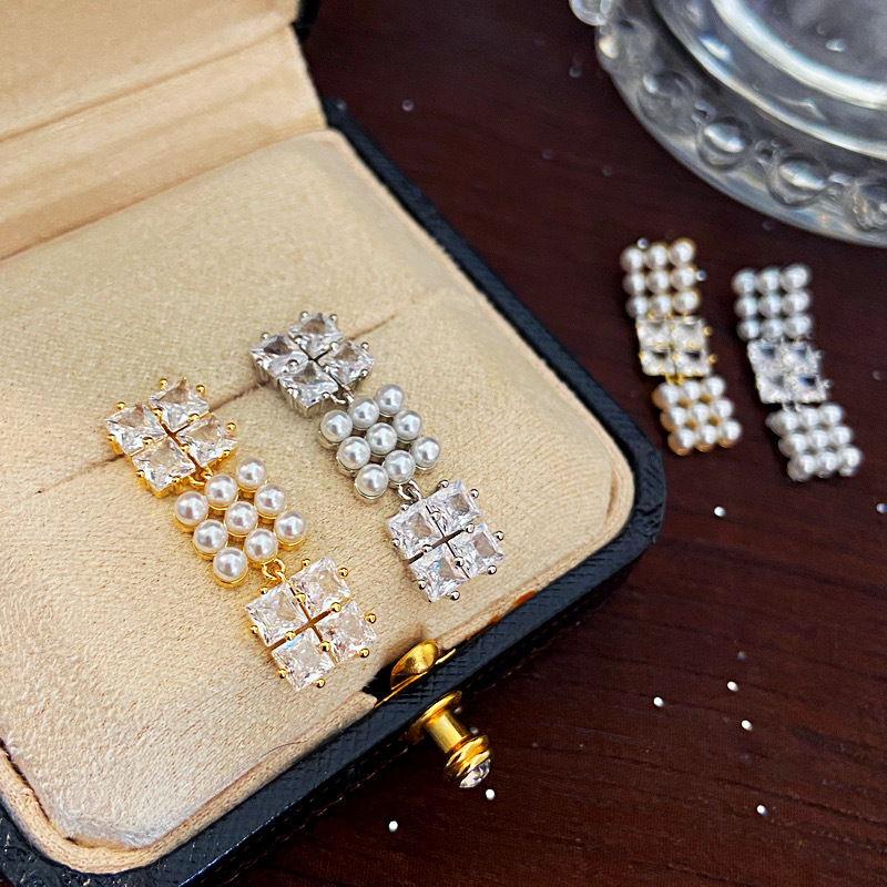 Fashionable elegant geometric square earrings with zircon from pearl