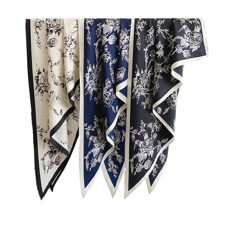 Boceto de toallas de triángulo impresas de flores de viento nueva moda china ropa de viaje con temperamento delgado buñuelo moda