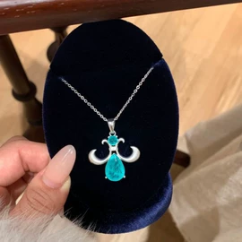 耳钉;项链;耳环