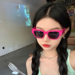 ピンクの角型サングラスネット赤高級感insファッション凹形ビーチミラー夏紫外線防止写真
