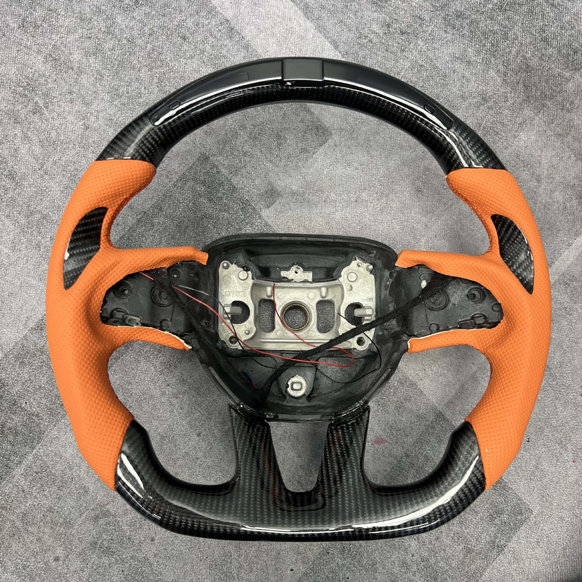 Customized Carbon Fiber Steering Wheel Suitable for Dodge Challenger Srt Dodge Hellcat Charger Modified with Led Lights