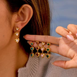 耳环;项链;手链